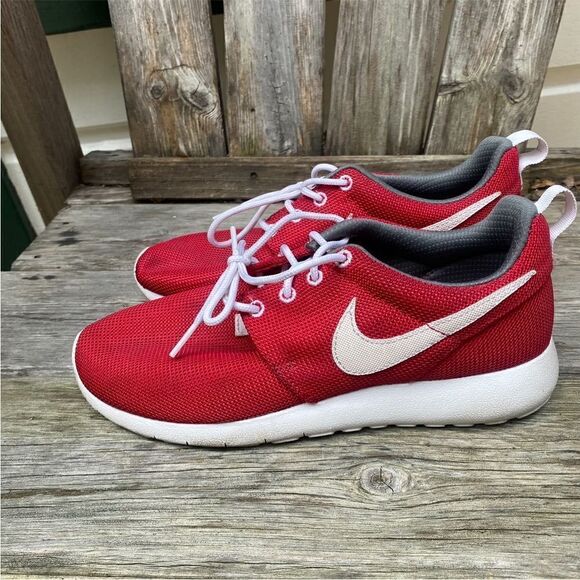 Nike Roshe Run GS - Gym Red - White size Y5 women’s 6.5 - Picture 1 of 9